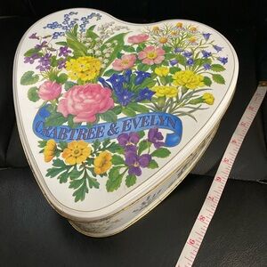 1985 Crabtree & Evelyn, Ltd. Heart Shaped Florals Tin